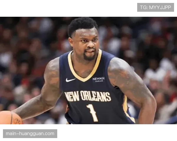 蔡恩·威廉森突破扣篮后轻微扭伤脚踝，返回更衣室检查